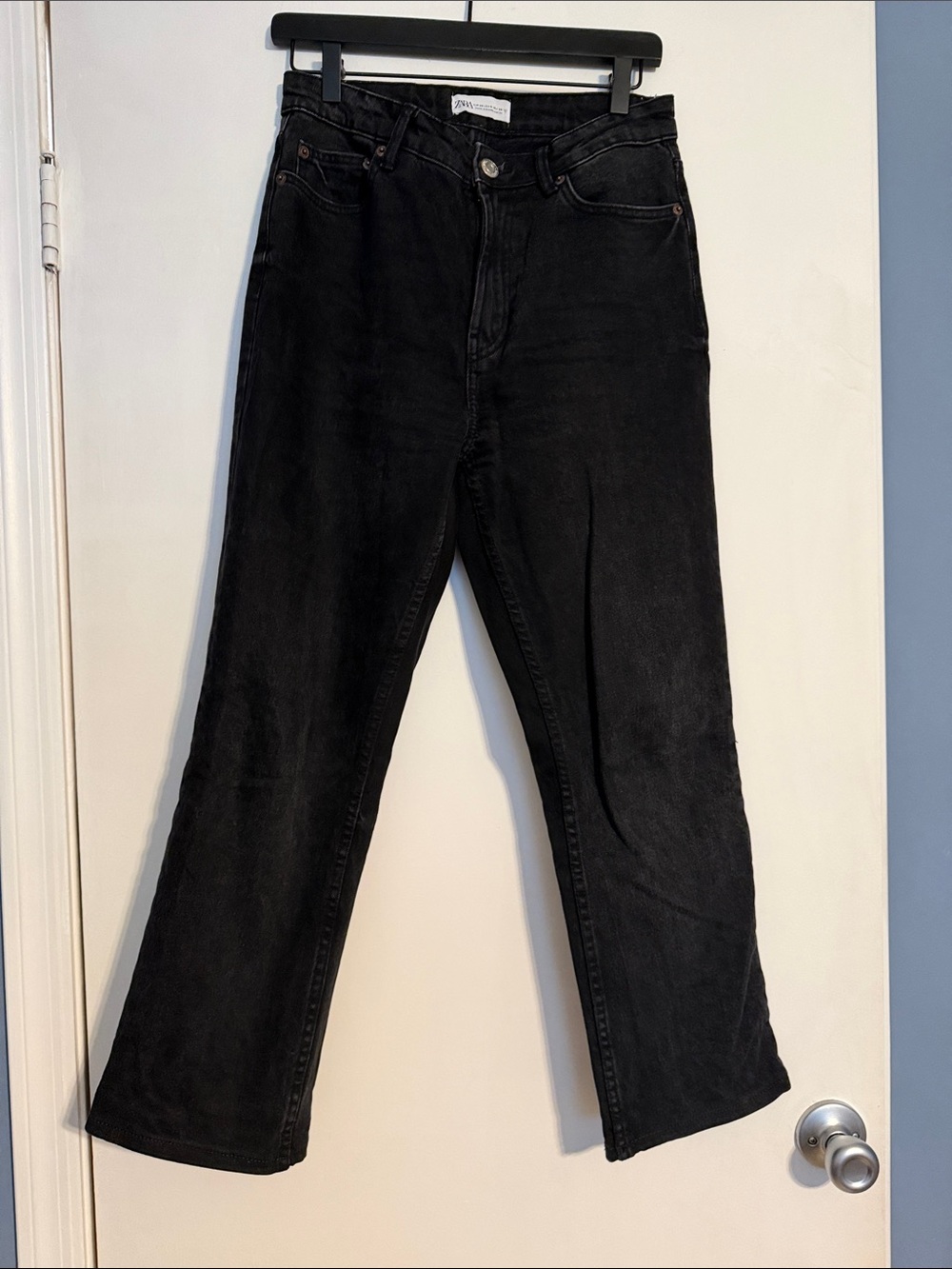 Zara Women Straight Jeans in Washed Charcoal - size 6, inseam 25”